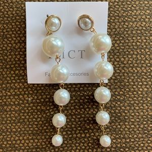 Pearl drop earrings